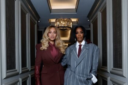 At the moment Trending: Presidential Fits as Spied on Beyonce in Burgundy Gabriela Hearst, Kelly Rowland in Worry of GOD, and Michelle Obama in Pinstripe Grey Sergio Hudson – Style Bomb Every day