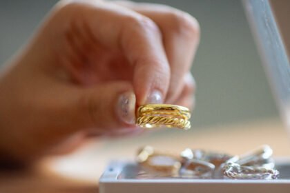 Two charged in Nashville jewellery retailer theft: over  million in gold, jewellery